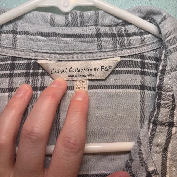 Casual Collection by F&F Plaid Silver and Black Button Down| Size US 6 - Picture 4 of 8